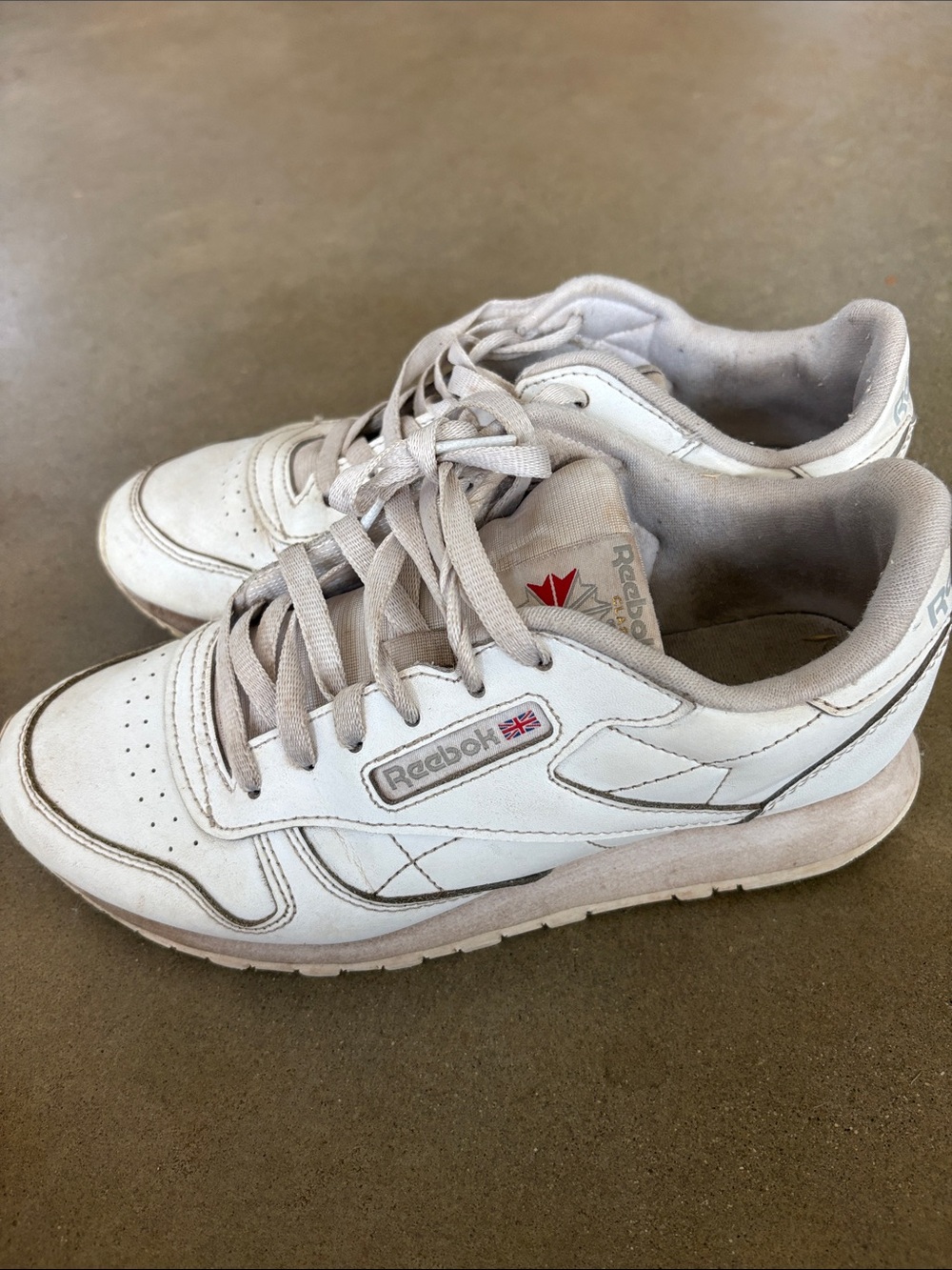 Women's Reebok classics- 5.5 - Picture 3 of 6